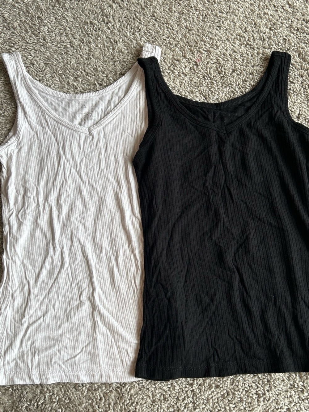 Women’s Ribbed V-Neck Tank Top - Black & White